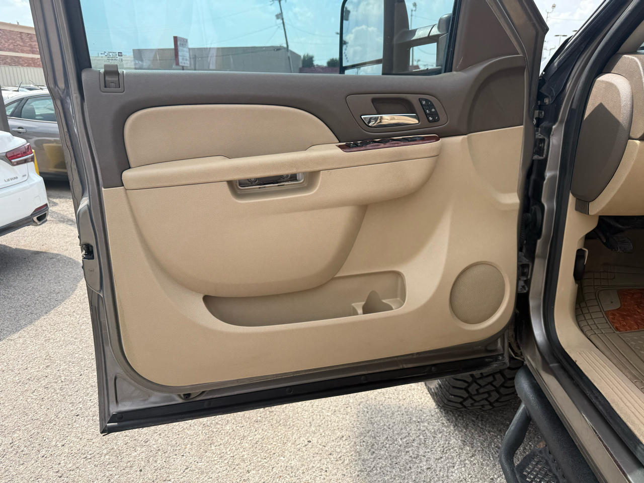 2014 Chevrolet Silverado LTZ photo 9