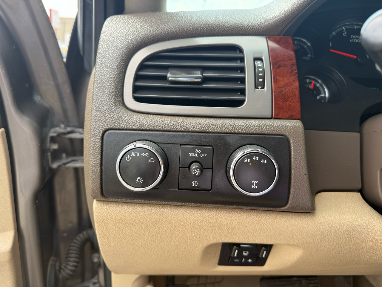 2014 Chevrolet Silverado LTZ photo 19