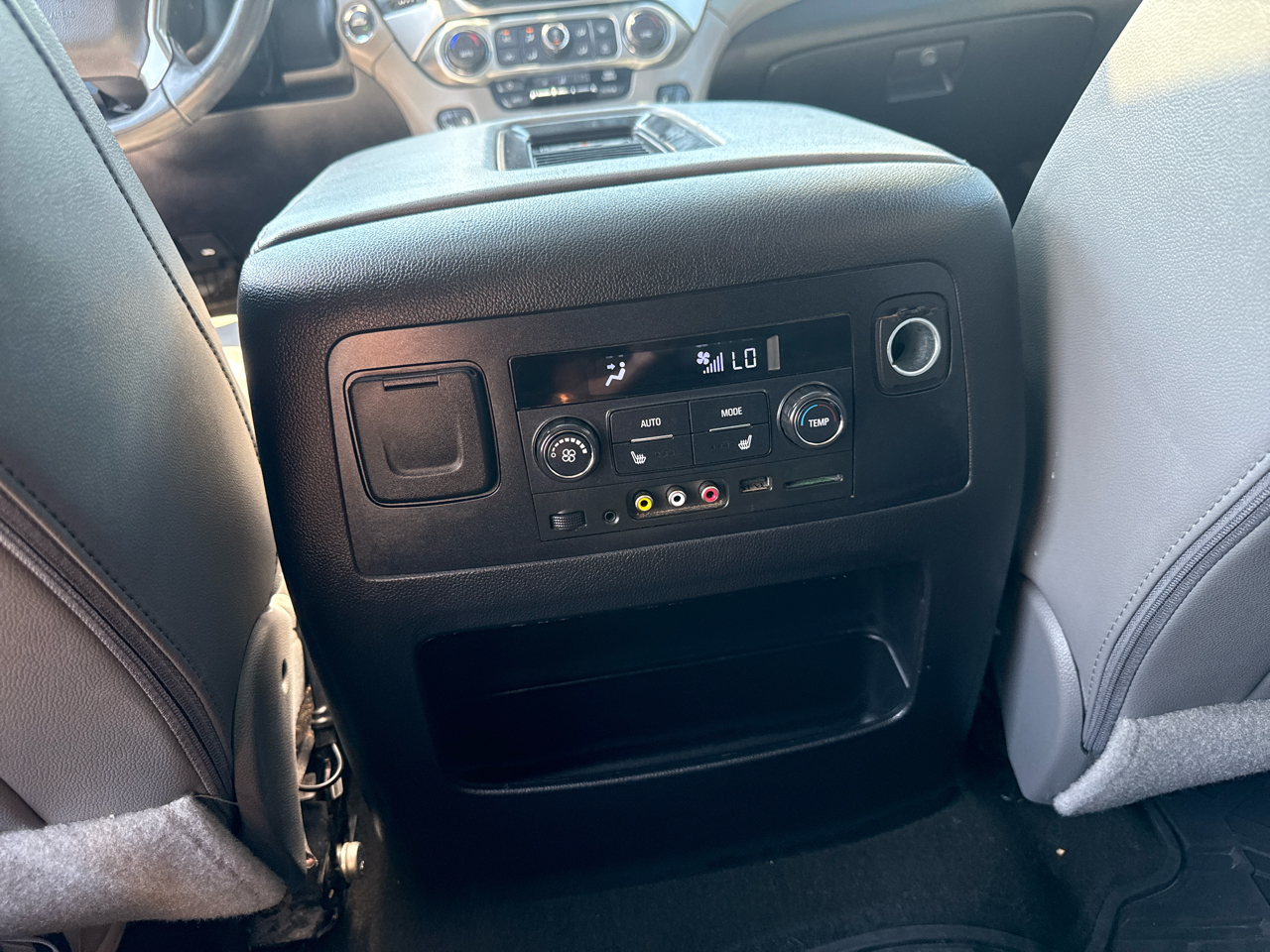 2016 Chevrolet Tahoe LT photo 17