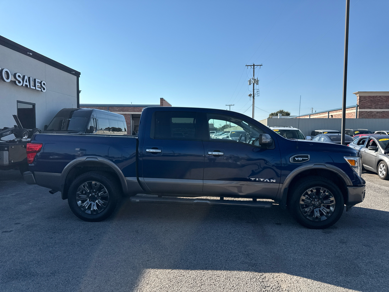 Nissan Titan Platinum Reserve Crew Cab 4WD 2017