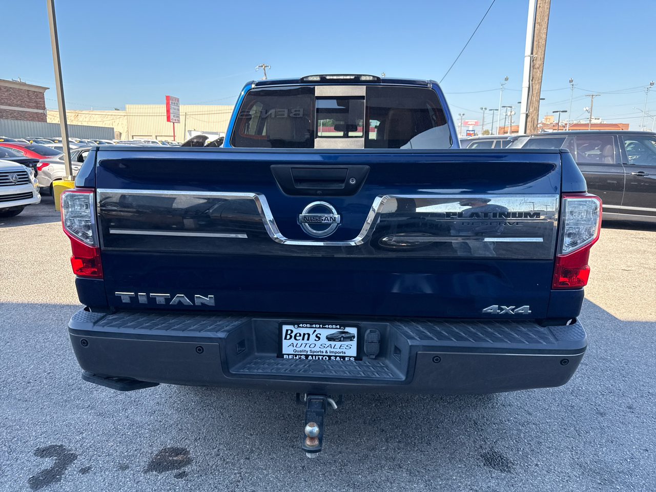 Nissan Titan Platinum Reserve Crew Cab 4WD 2017