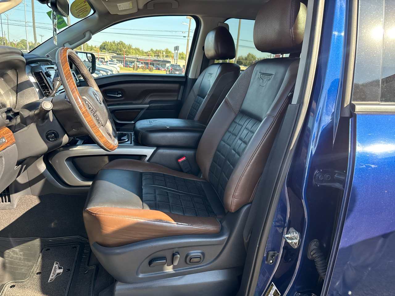 Nissan Titan Platinum Reserve Crew Cab 4WD 2017