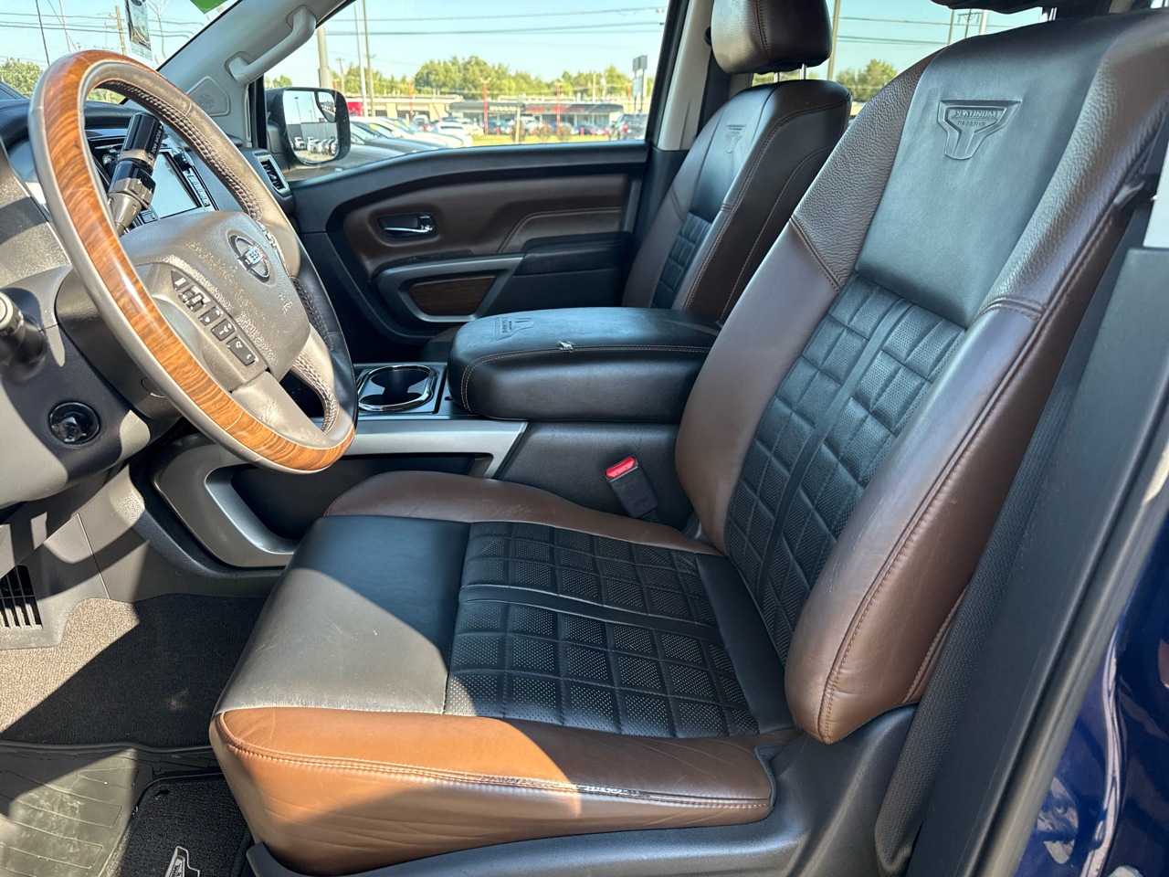 Nissan Titan Platinum Reserve Crew Cab 4WD 2017