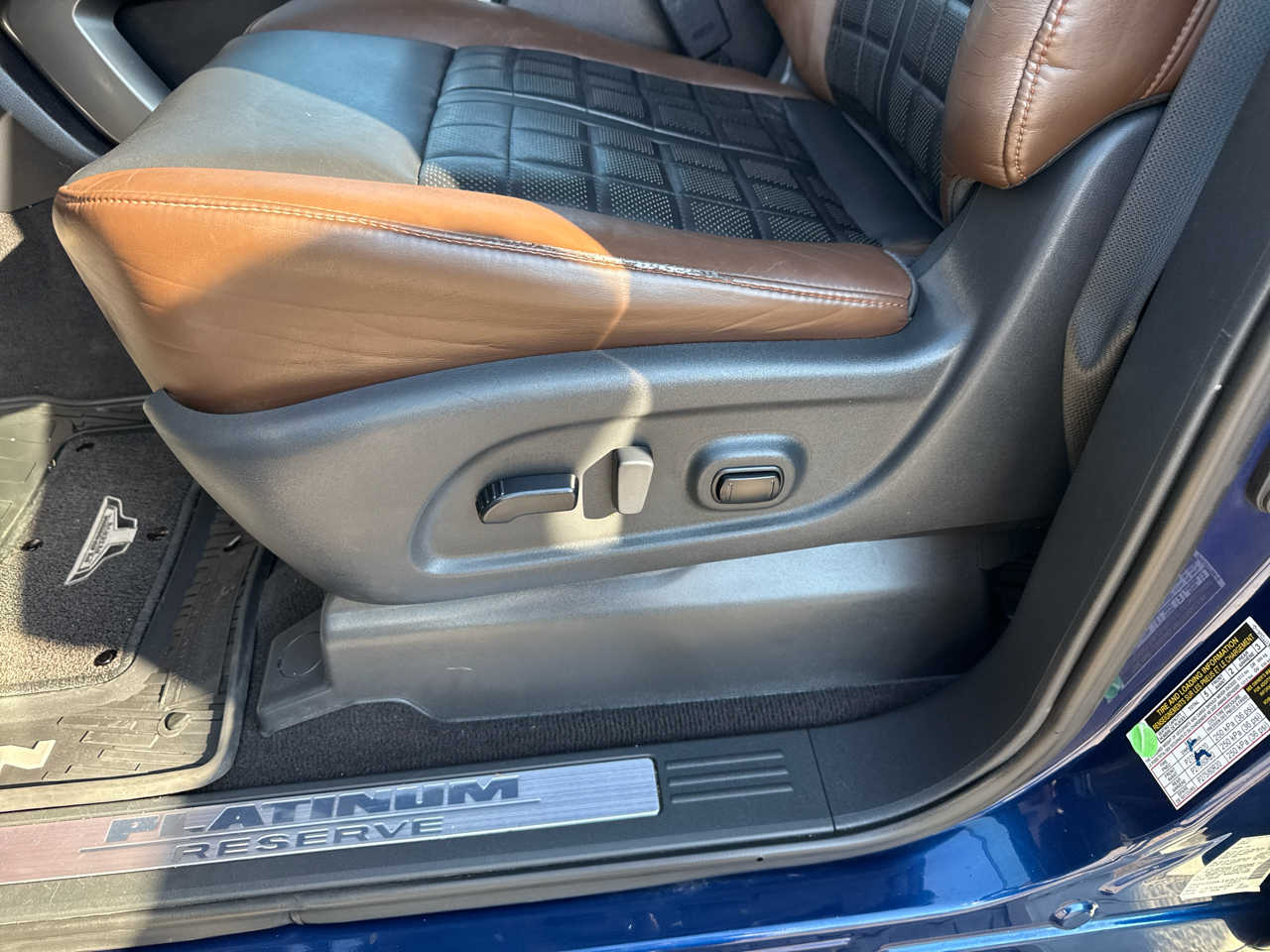 Nissan Titan Platinum Reserve Crew Cab 4WD 2017