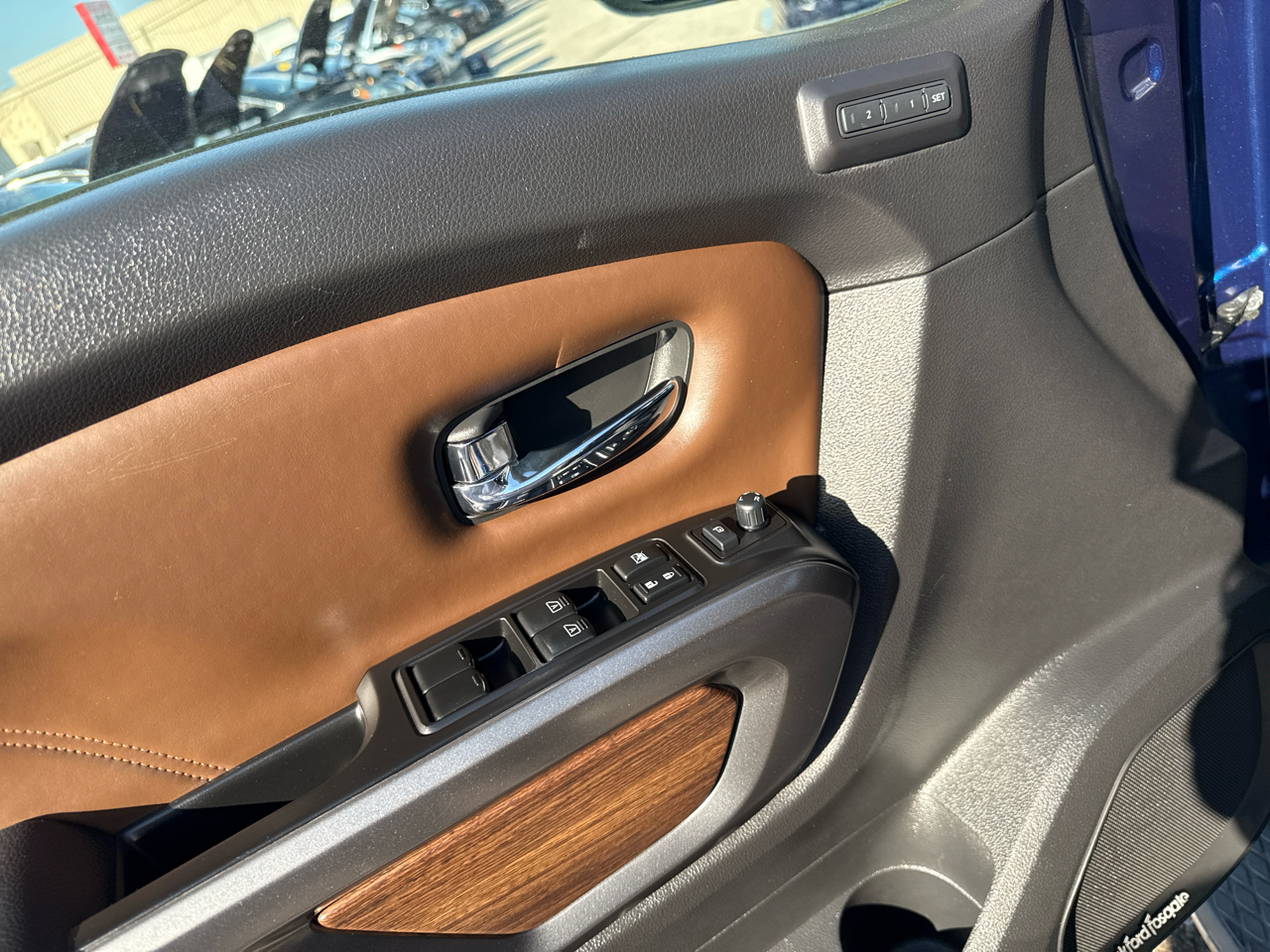 Nissan Titan Platinum Reserve Crew Cab 4WD 2017