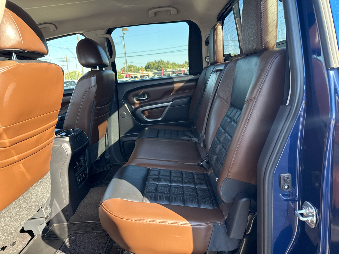 Nissan Titan Platinum Reserve Crew Cab 4WD 2017