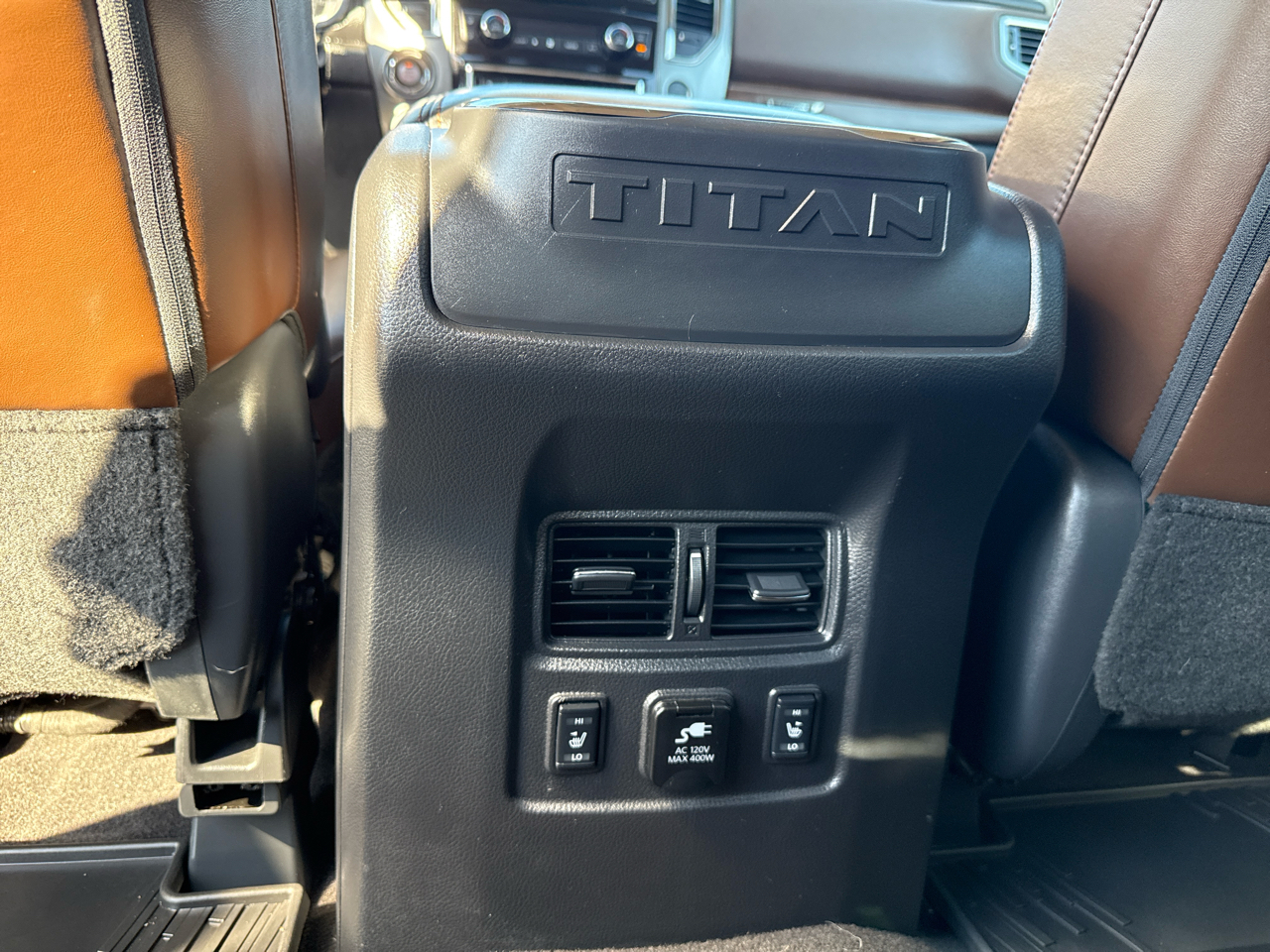 Nissan Titan Platinum Reserve Crew Cab 4WD 2017