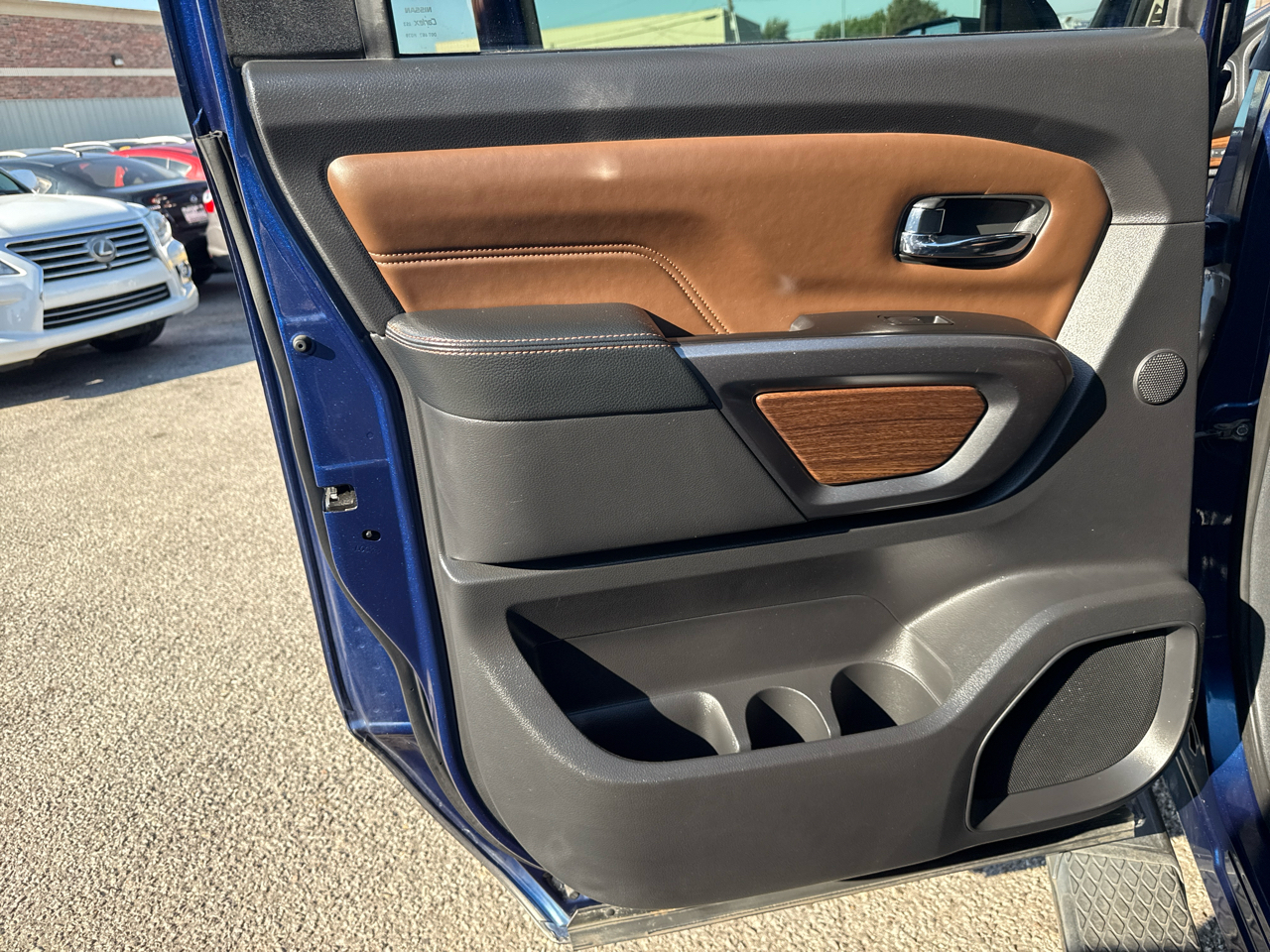 Nissan Titan Platinum Reserve Crew Cab 4WD 2017