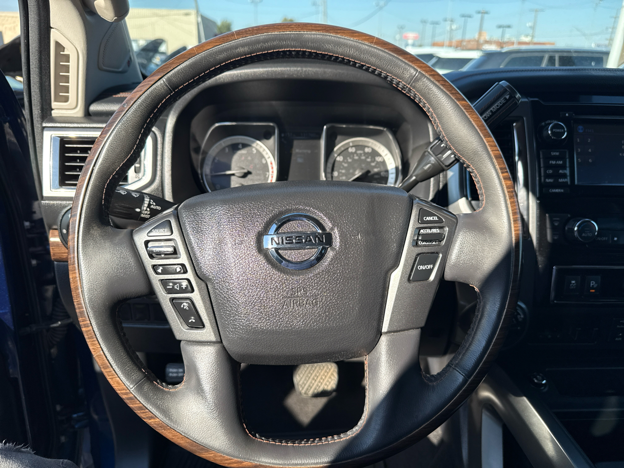 Nissan Titan Platinum Reserve Crew Cab 4WD 2017