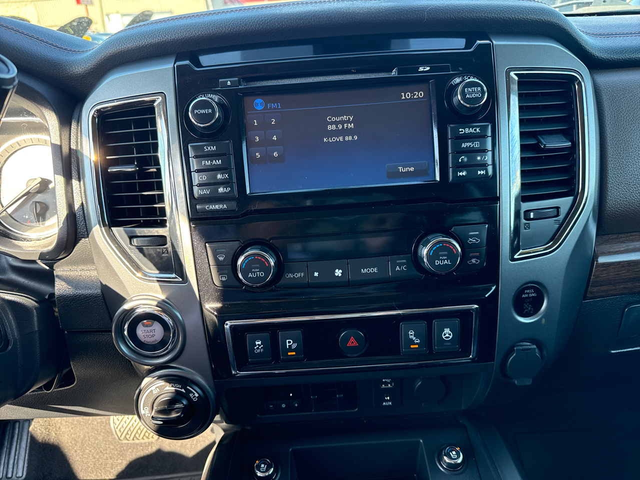 Nissan Titan Platinum Reserve Crew Cab 4WD 2017