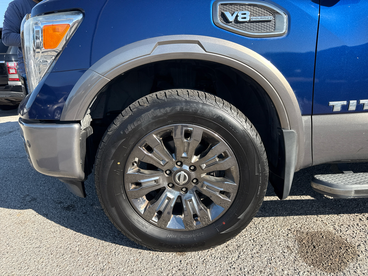 Nissan Titan Platinum Reserve Crew Cab 4WD 2017