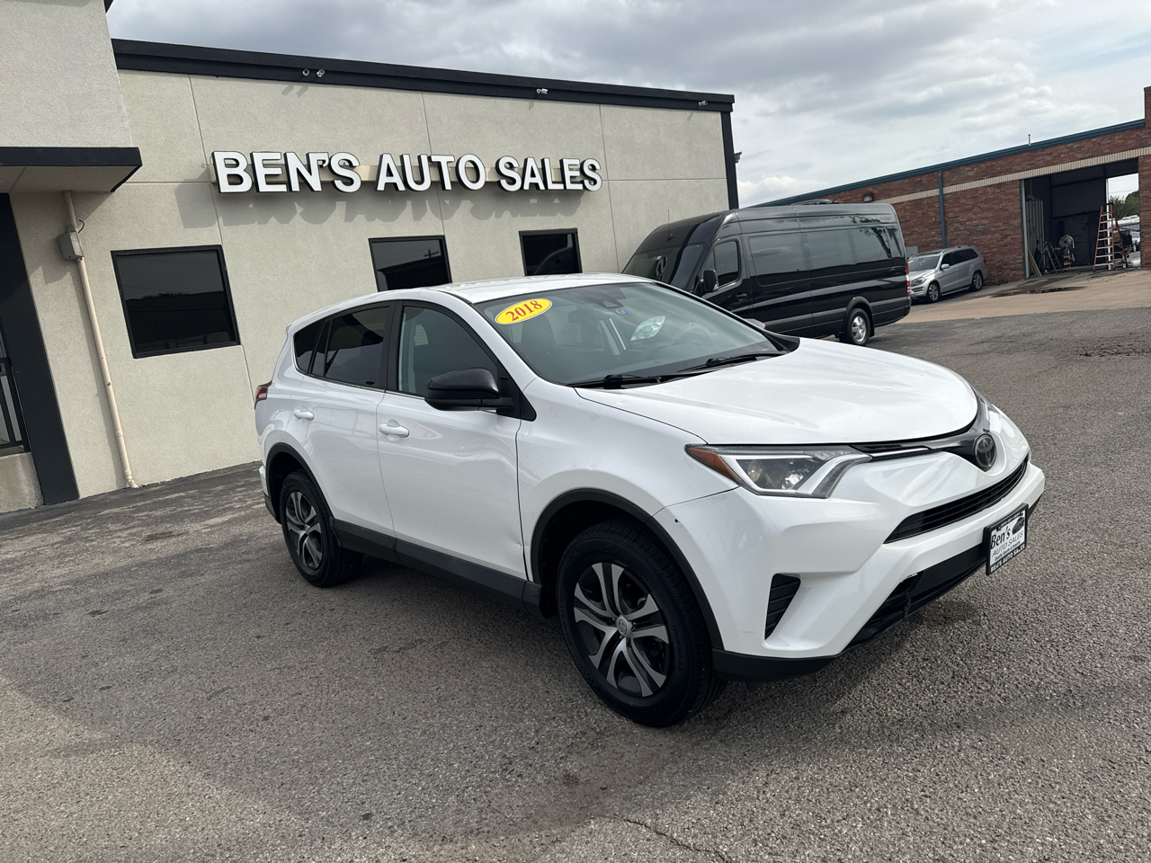 Toyota RAV4 LE FWD 2018