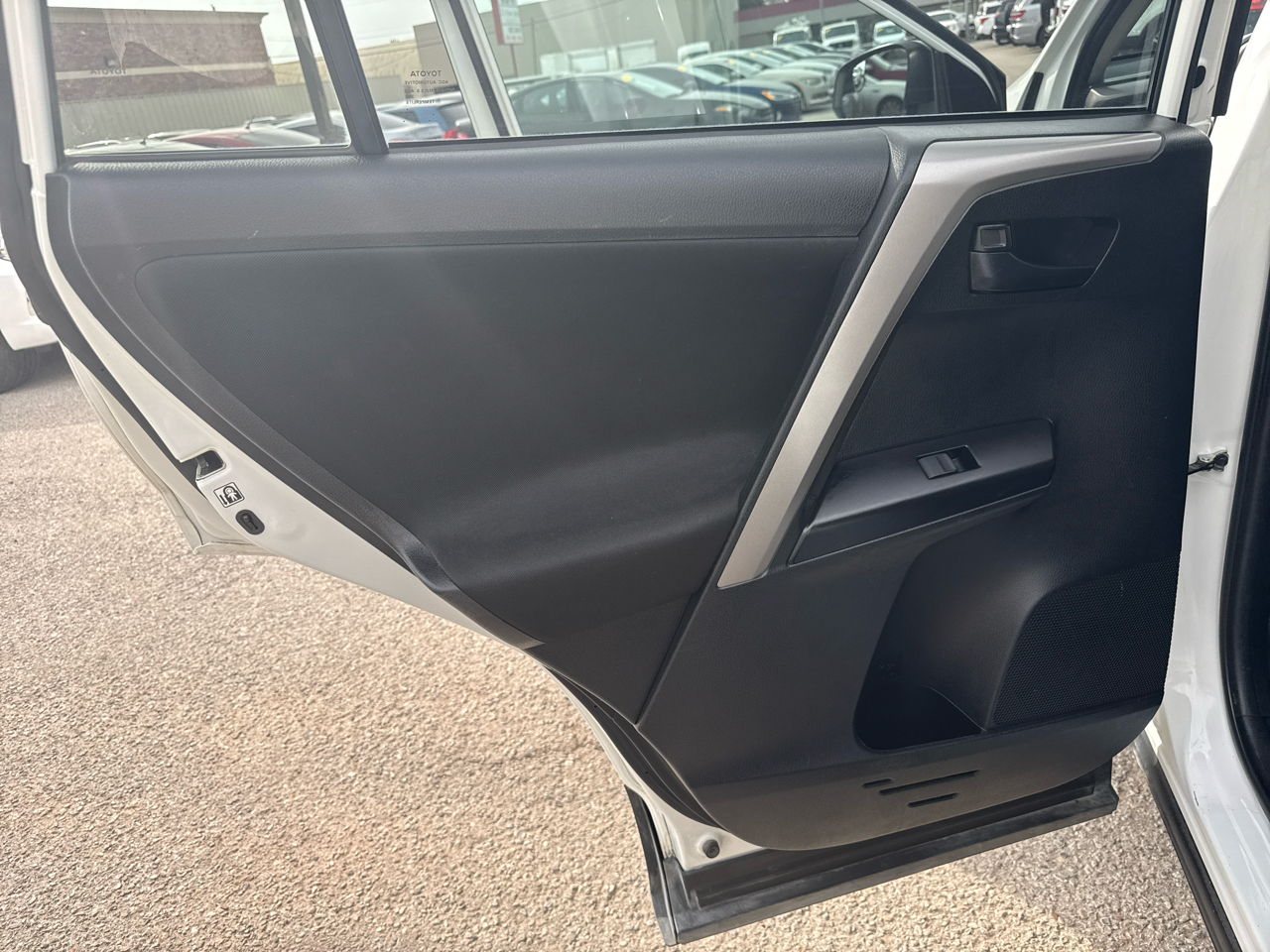 Toyota RAV4 LE FWD 2018