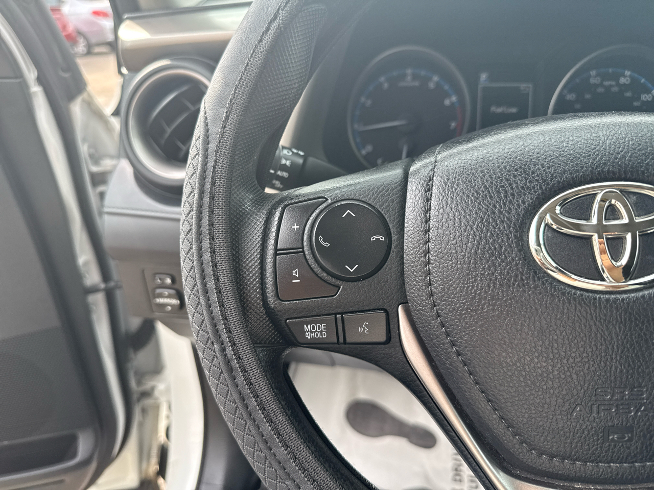 Toyota RAV4 LE FWD 2018