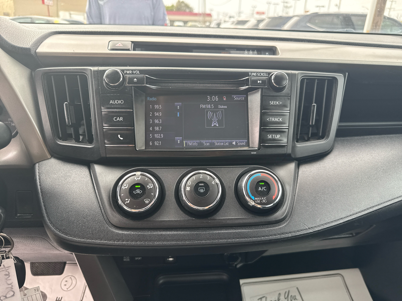 Toyota RAV4 LE FWD 2018