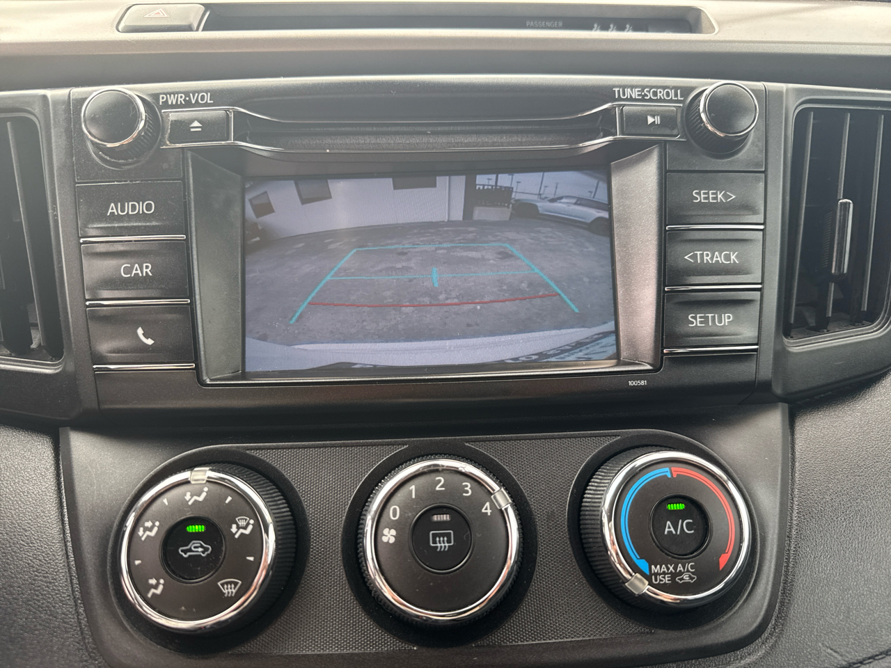Toyota RAV4 LE FWD 2018