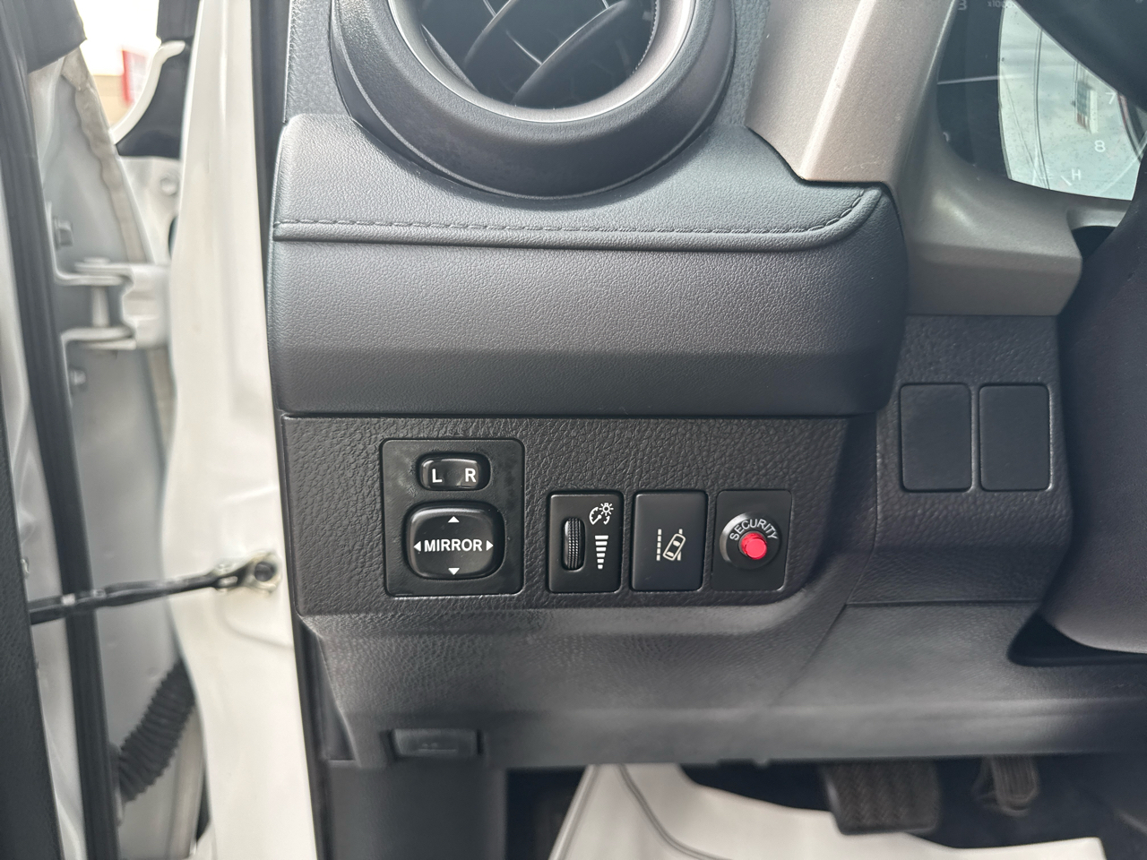 Toyota RAV4 LE FWD 2018