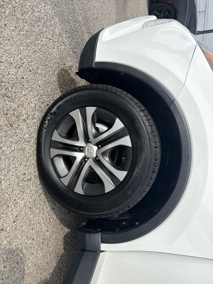 Toyota RAV4 LE FWD 2018