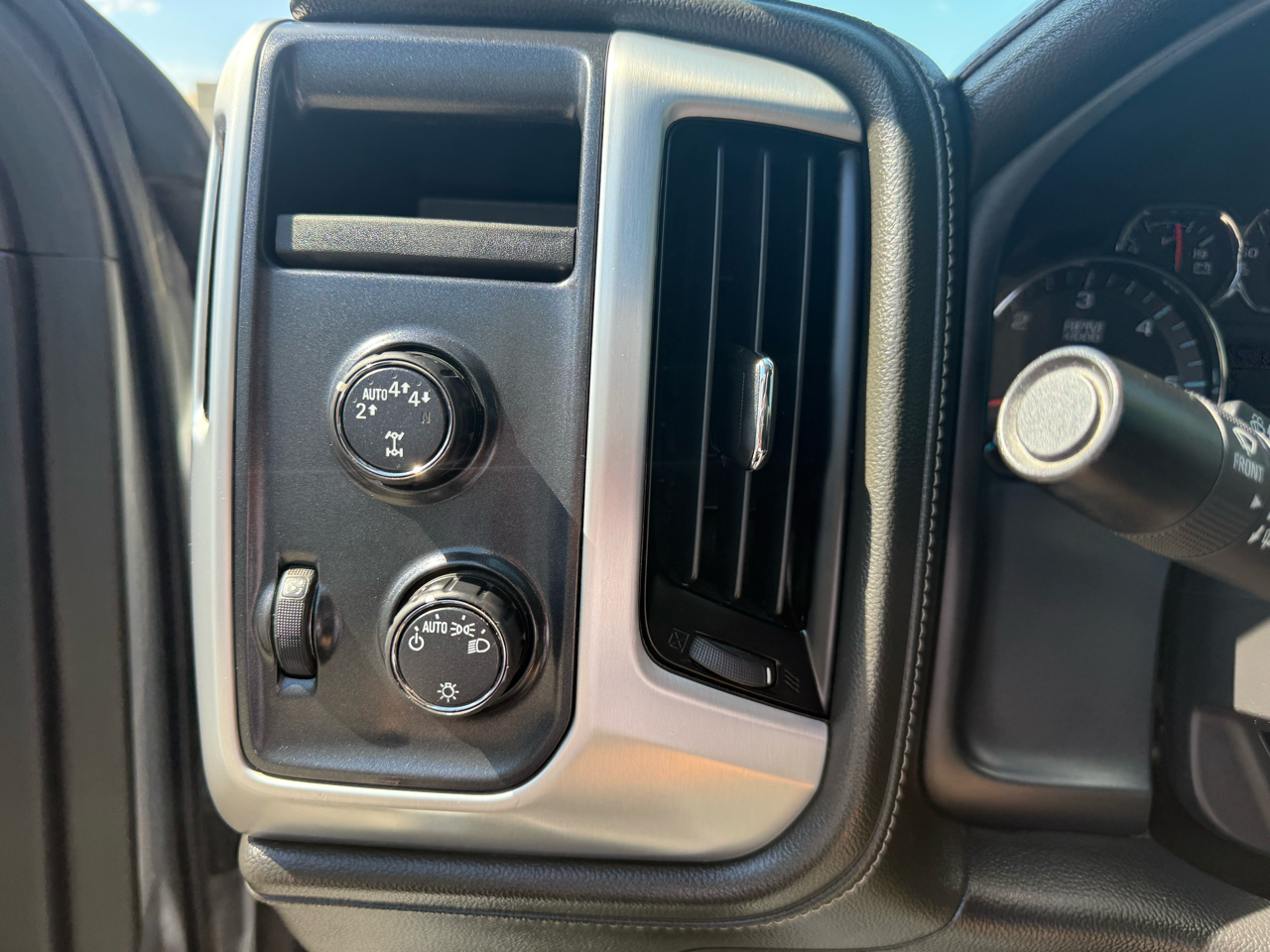 GMC Sierra 1500 SLE Crew Cab Long Box 4WD 2017