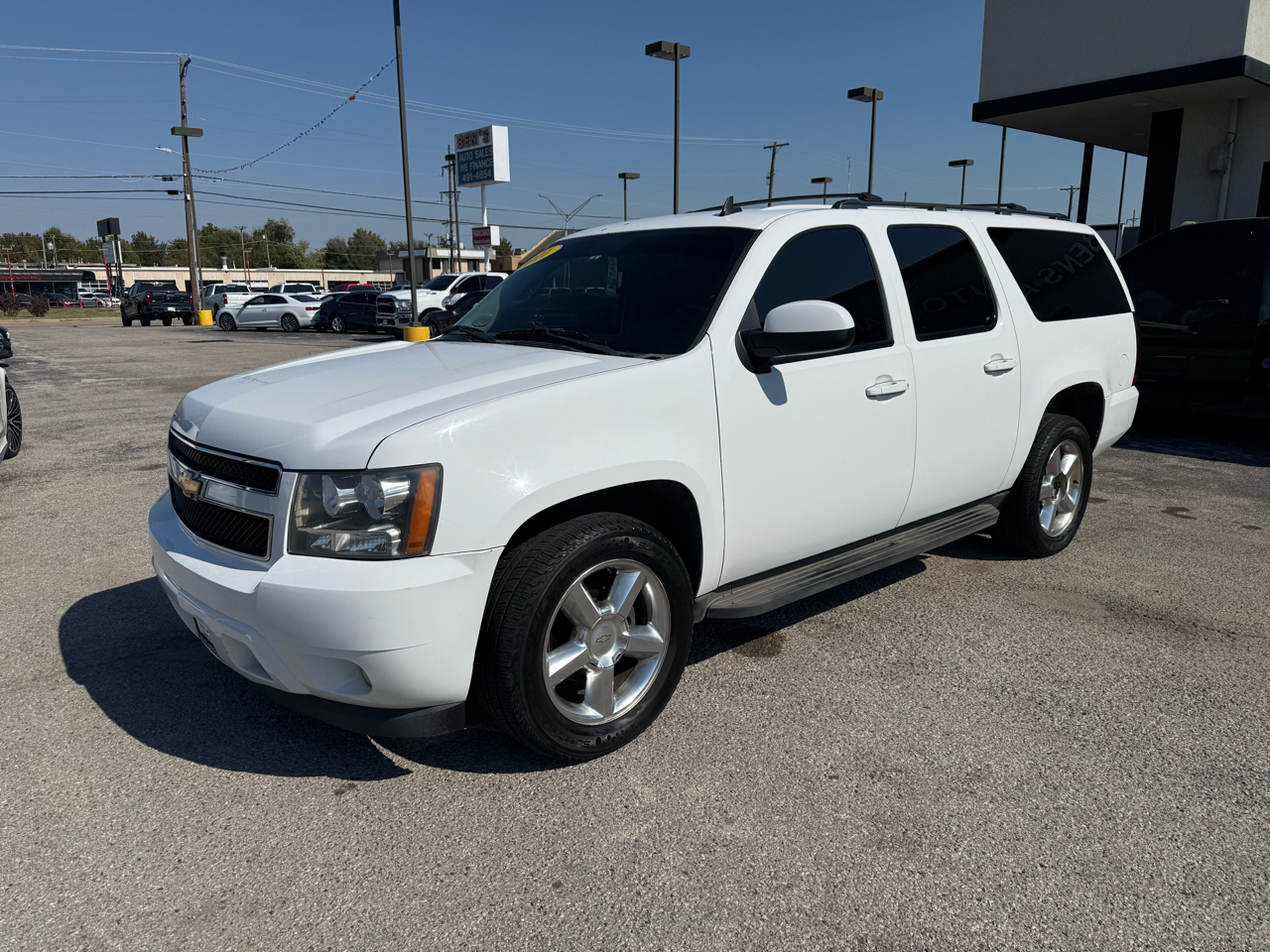 2011 Chevrolet Suburban LT 1500 photo 3