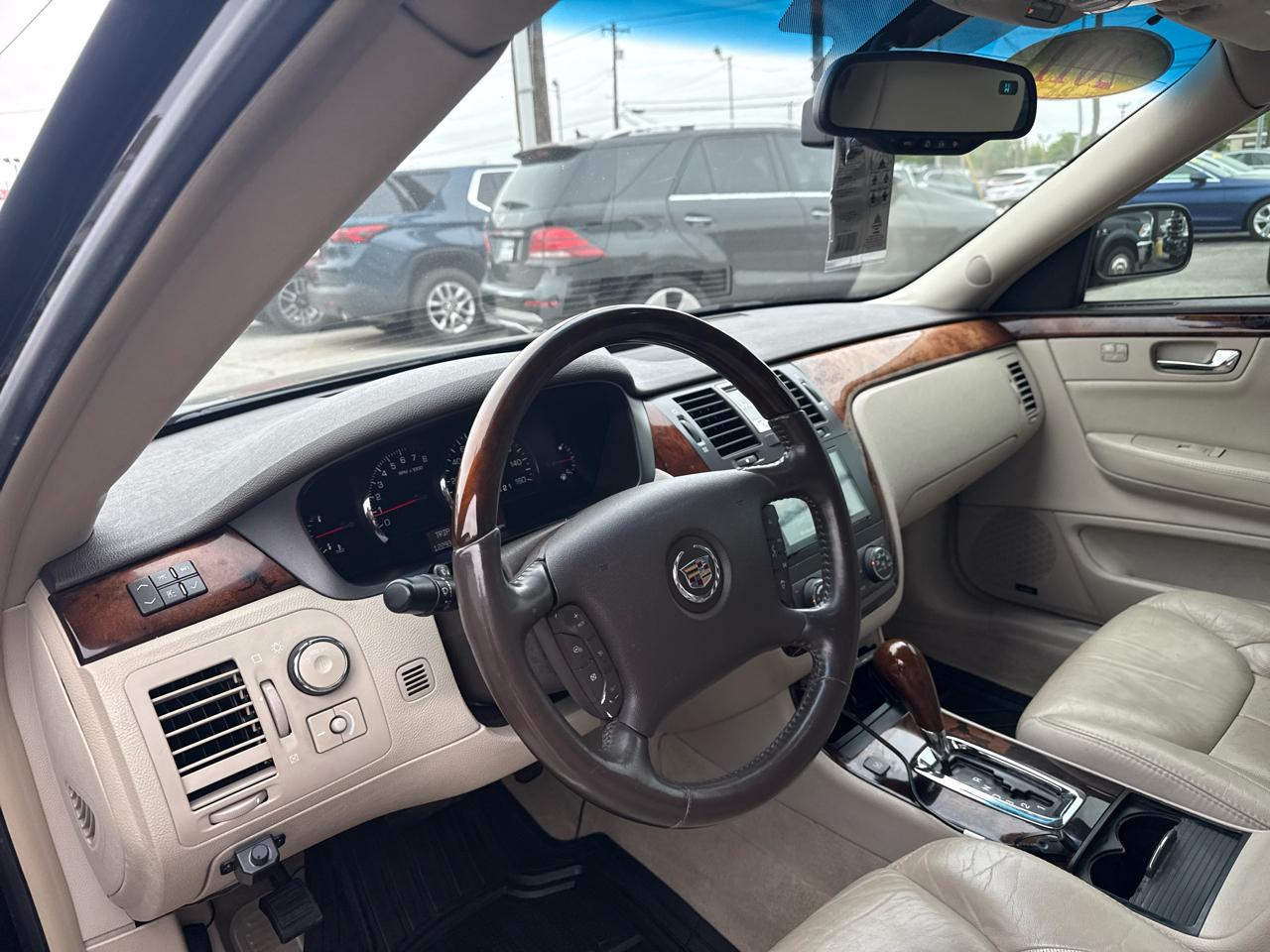 Cadillac DTS Premium w/ Navi 2011