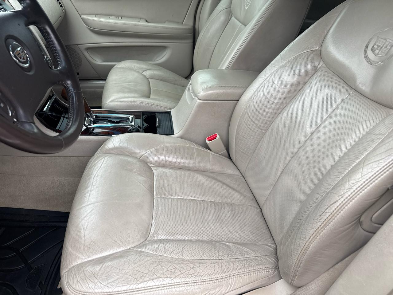 Cadillac DTS Premium w/ Navi 2011