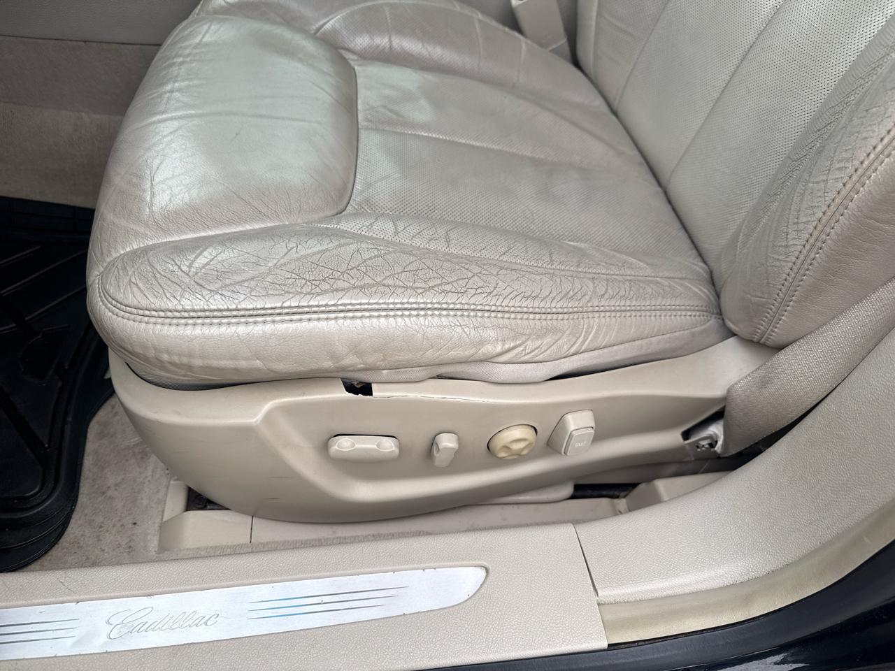 Cadillac DTS Premium w/ Navi 2011