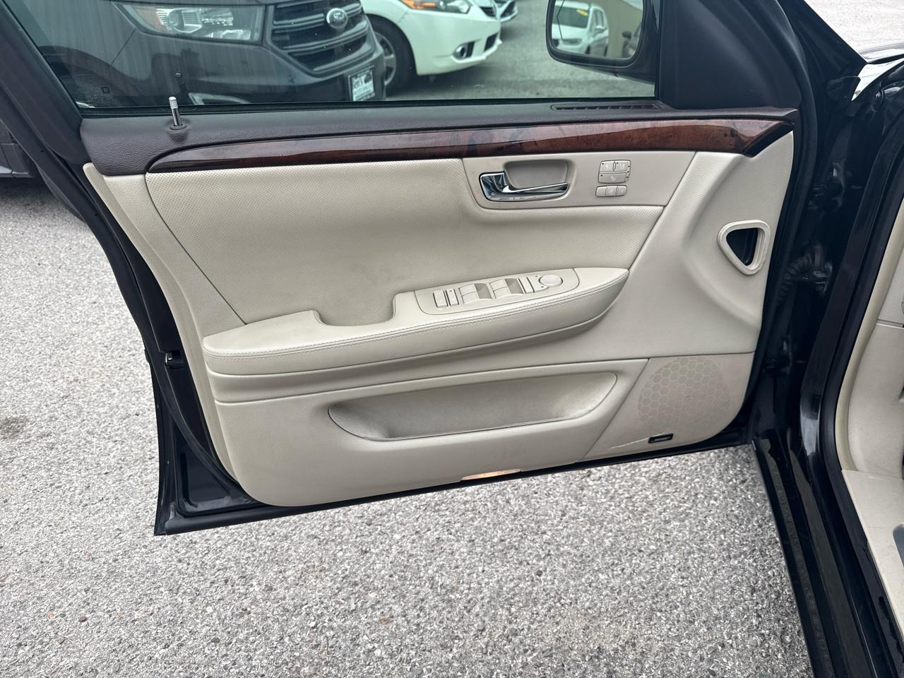 Cadillac DTS Premium w/ Navi 2011