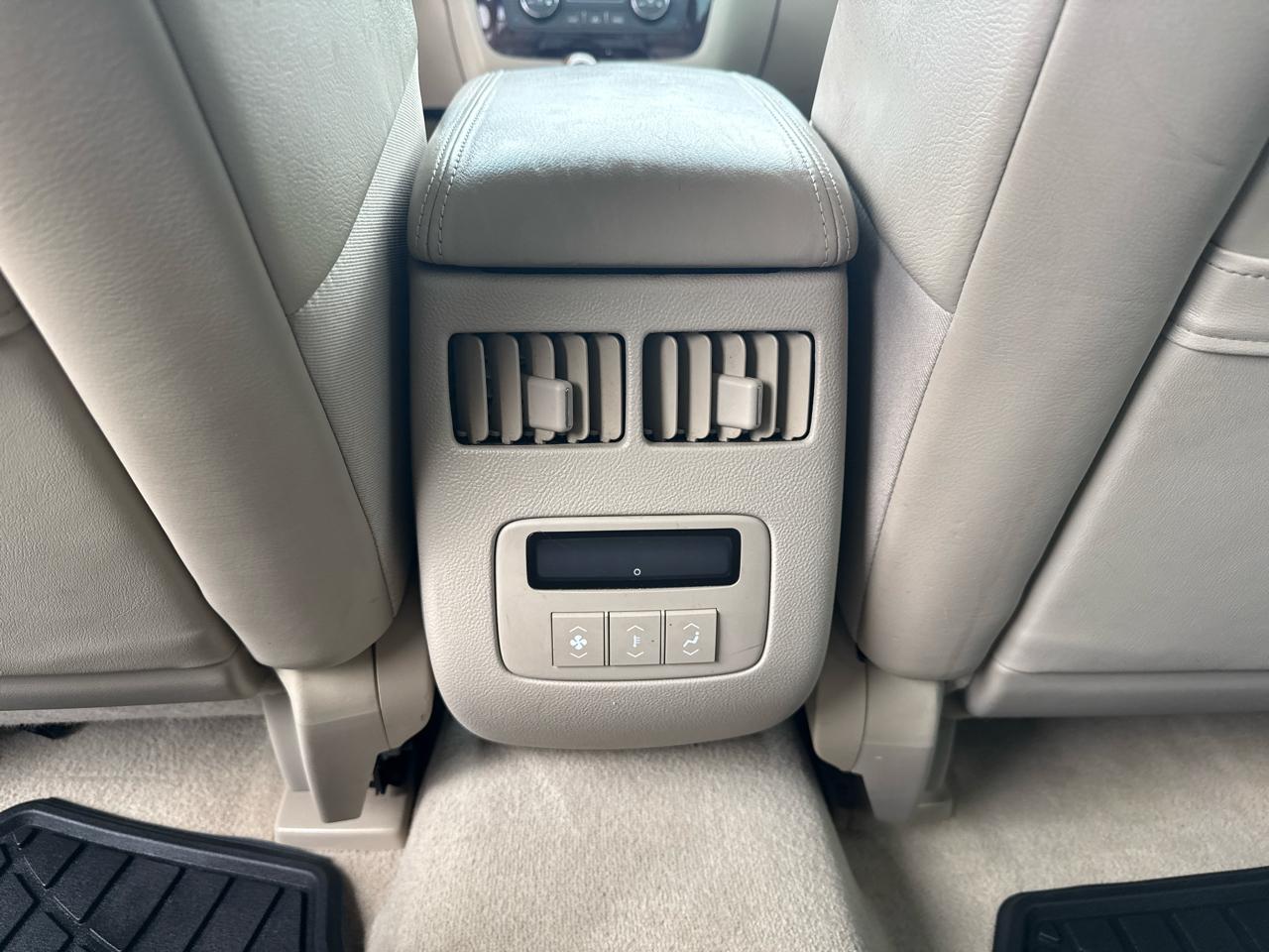 Cadillac DTS Premium w/ Navi 2011