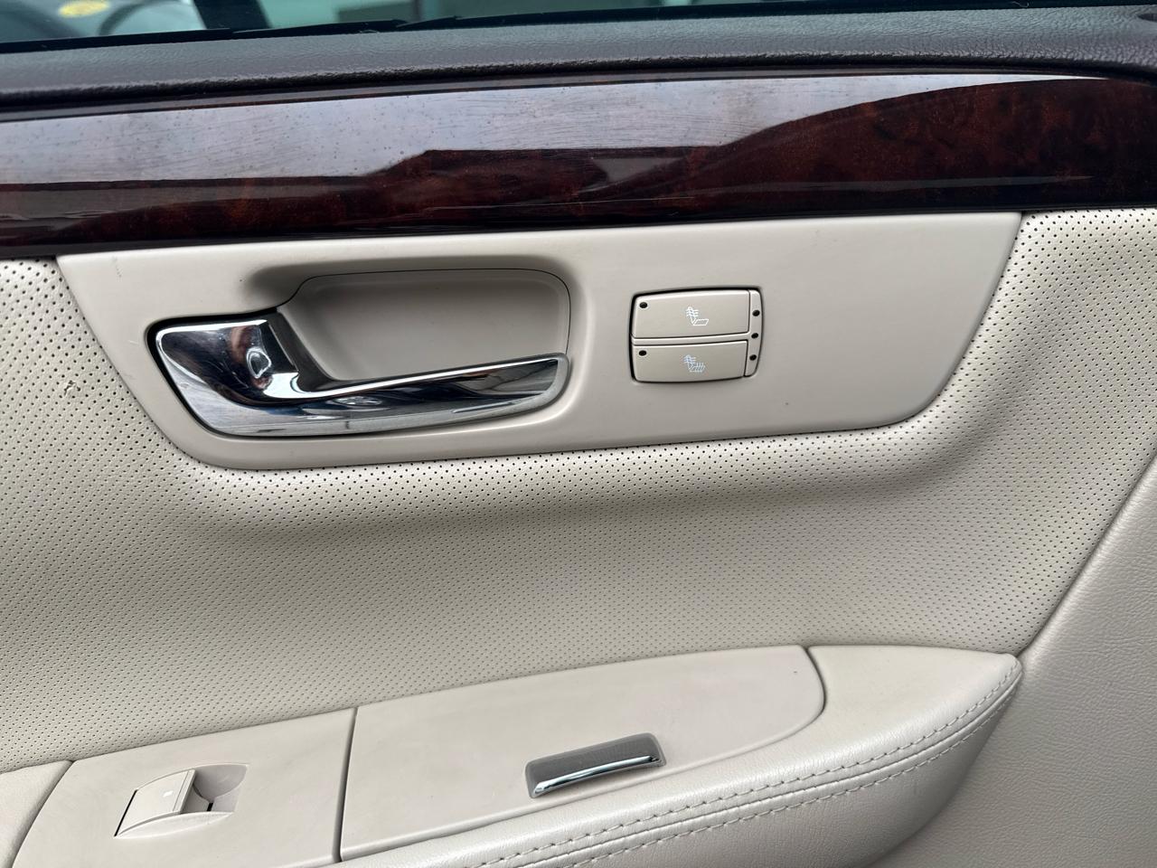 Cadillac DTS Premium w/ Navi 2011