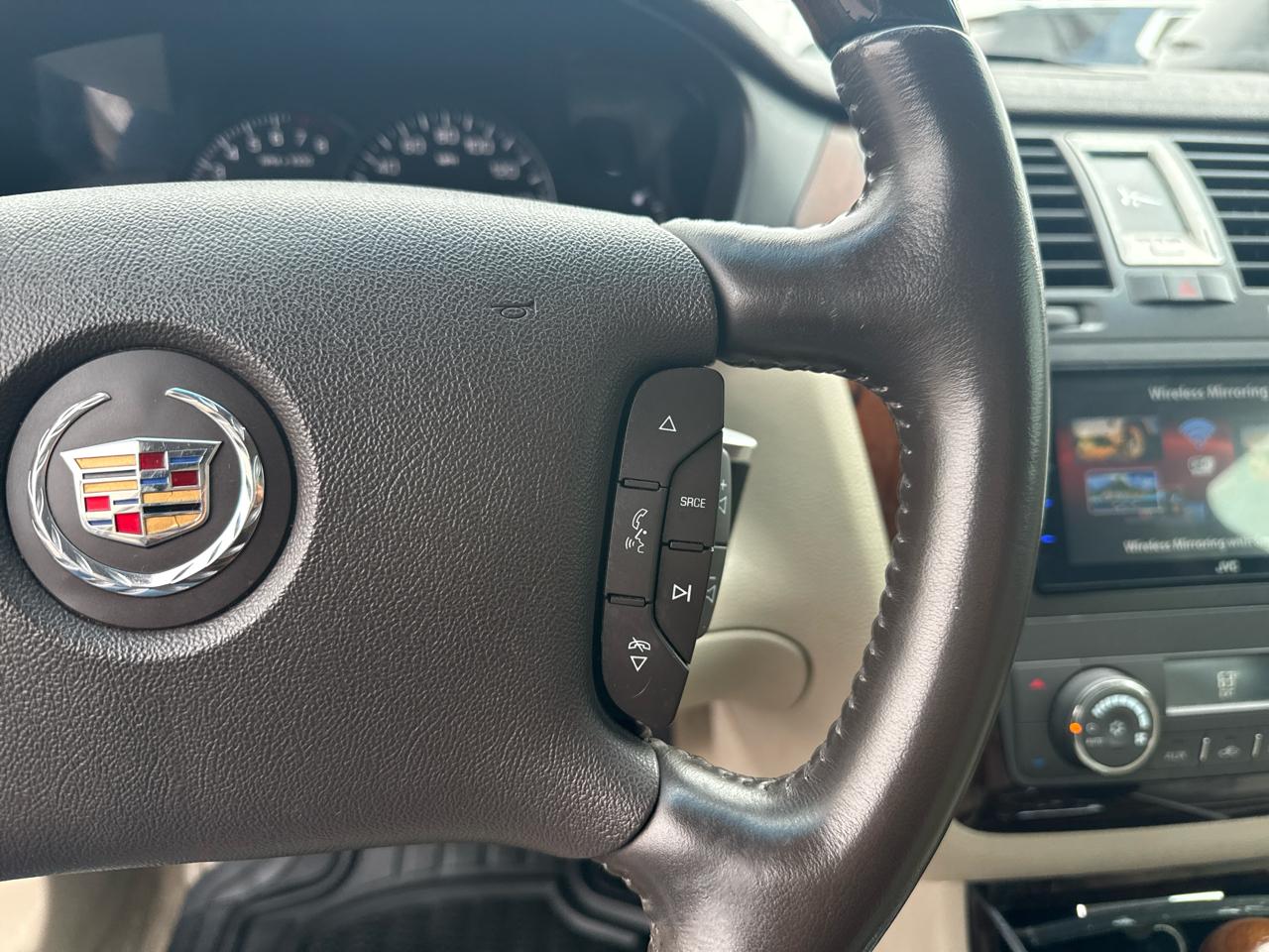 Cadillac DTS Premium w/ Navi 2011