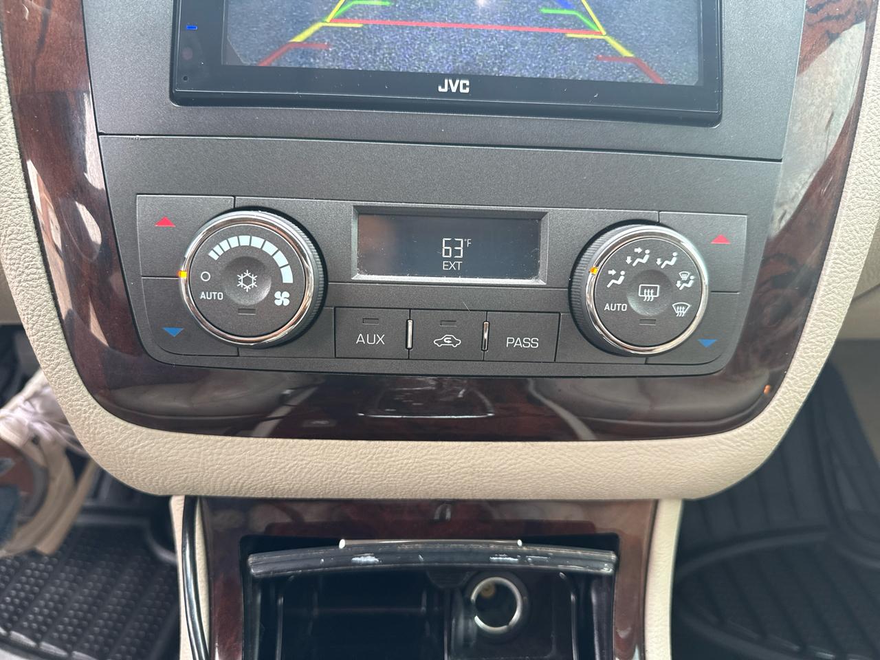Cadillac DTS Premium w/ Navi 2011
