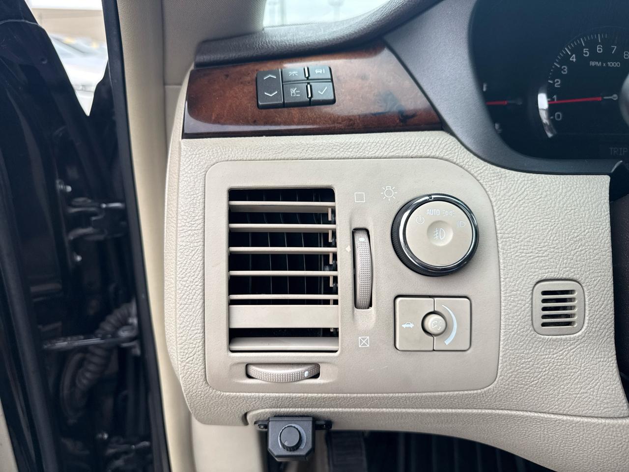 Cadillac DTS Premium w/ Navi 2011