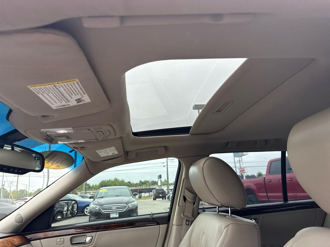 Cadillac DTS Premium w/ Navi 2011