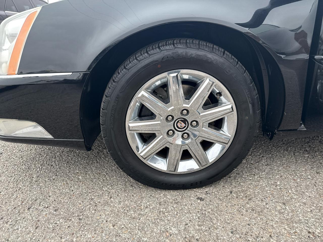 Cadillac DTS Premium w/ Navi 2011
