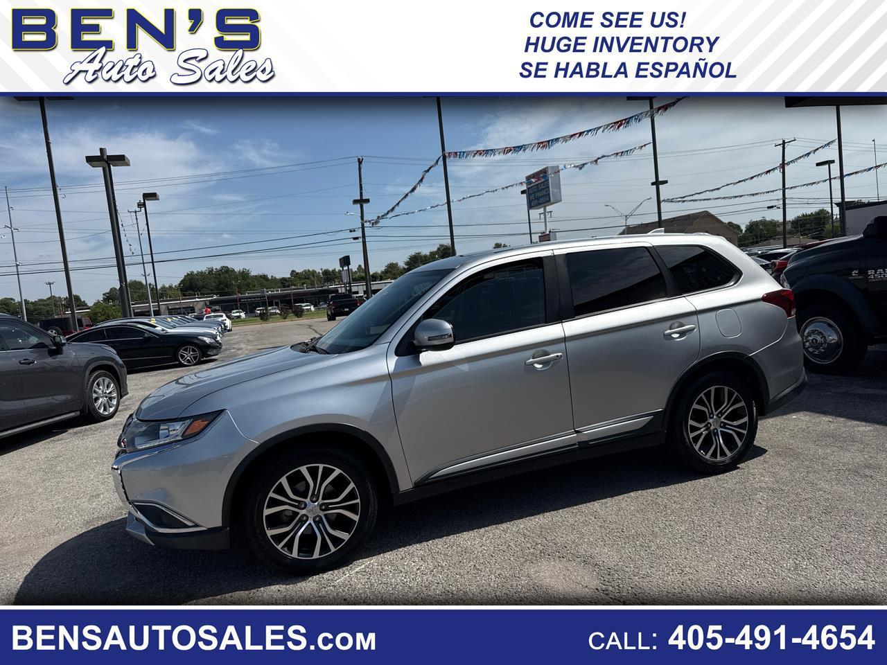 2022 Mitsubishi Outlander ES FWD's photo