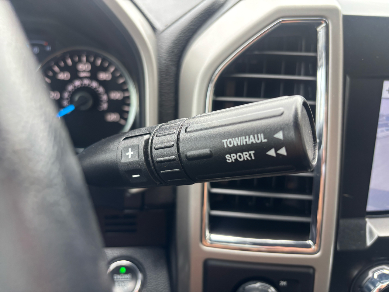 Ford F-150 Lariat SuperCrew 6.5-ft. Bed 4WD 2017 Ford F-150 Lariat SuperCrew 6.5-ft. Bed 4WD 2017