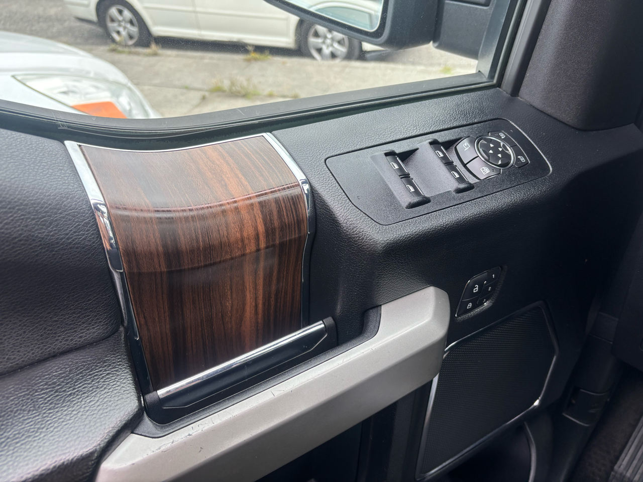 Ford F-150 Lariat SuperCrew 6.5-ft. Bed 4WD 2017 Ford F-150 Lariat SuperCrew 6.5-ft. Bed 4WD 2017