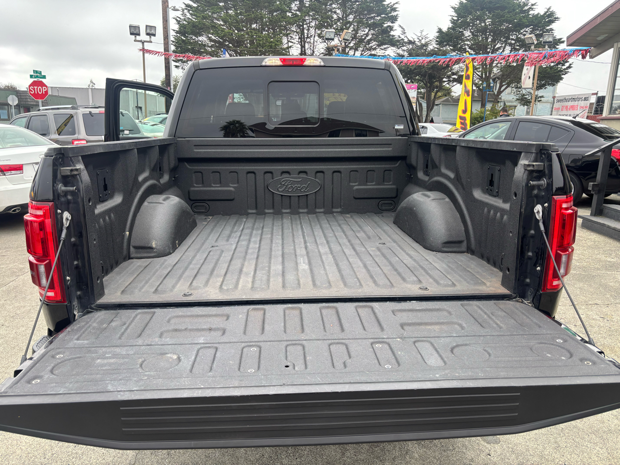 Ford F-150 Lariat SuperCrew 6.5-ft. Bed 4WD 2017 Ford F-150 Lariat SuperCrew 6.5-ft. Bed 4WD 2017