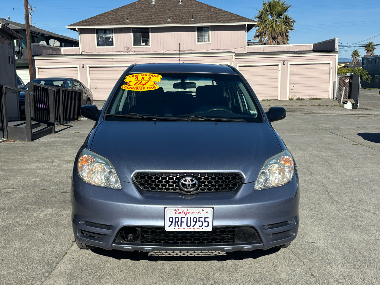 2004 Toyota Corolla Matrix L photo 2