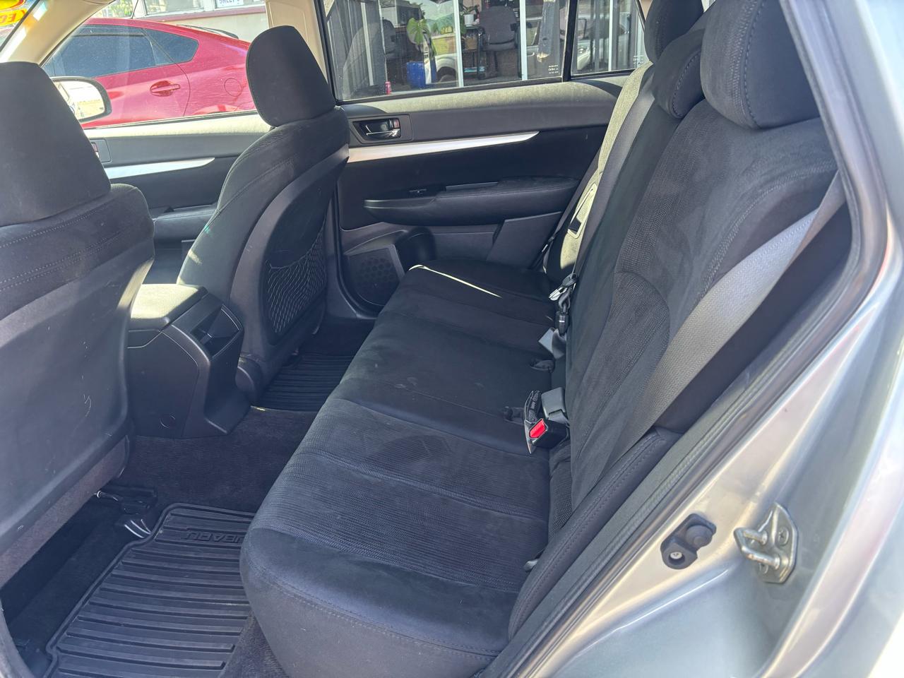 Subaru Outback 2.5i Premium 2013