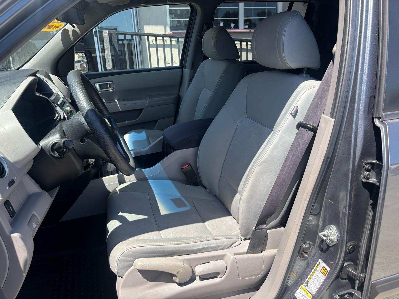 Honda Pilot LX 2WD 5-Spd AT 2011