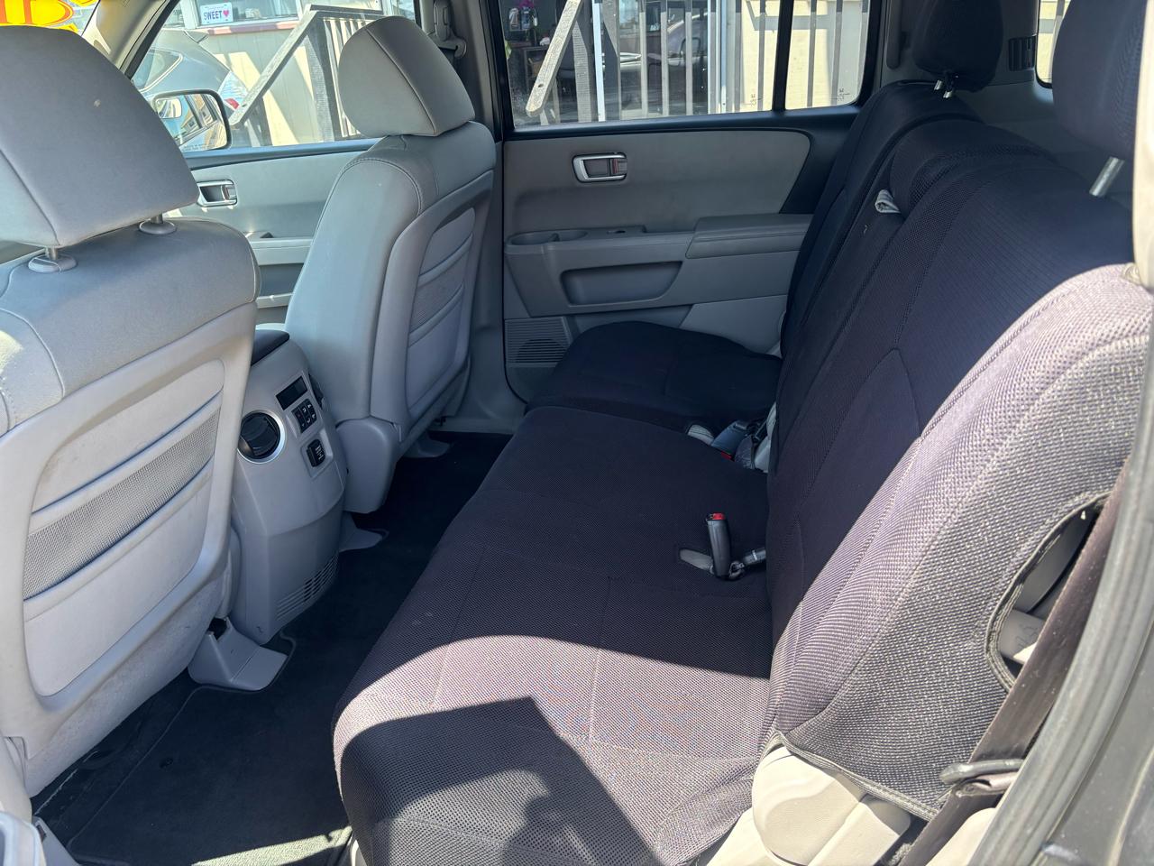 Honda Pilot LX 2WD 5-Spd AT 2011