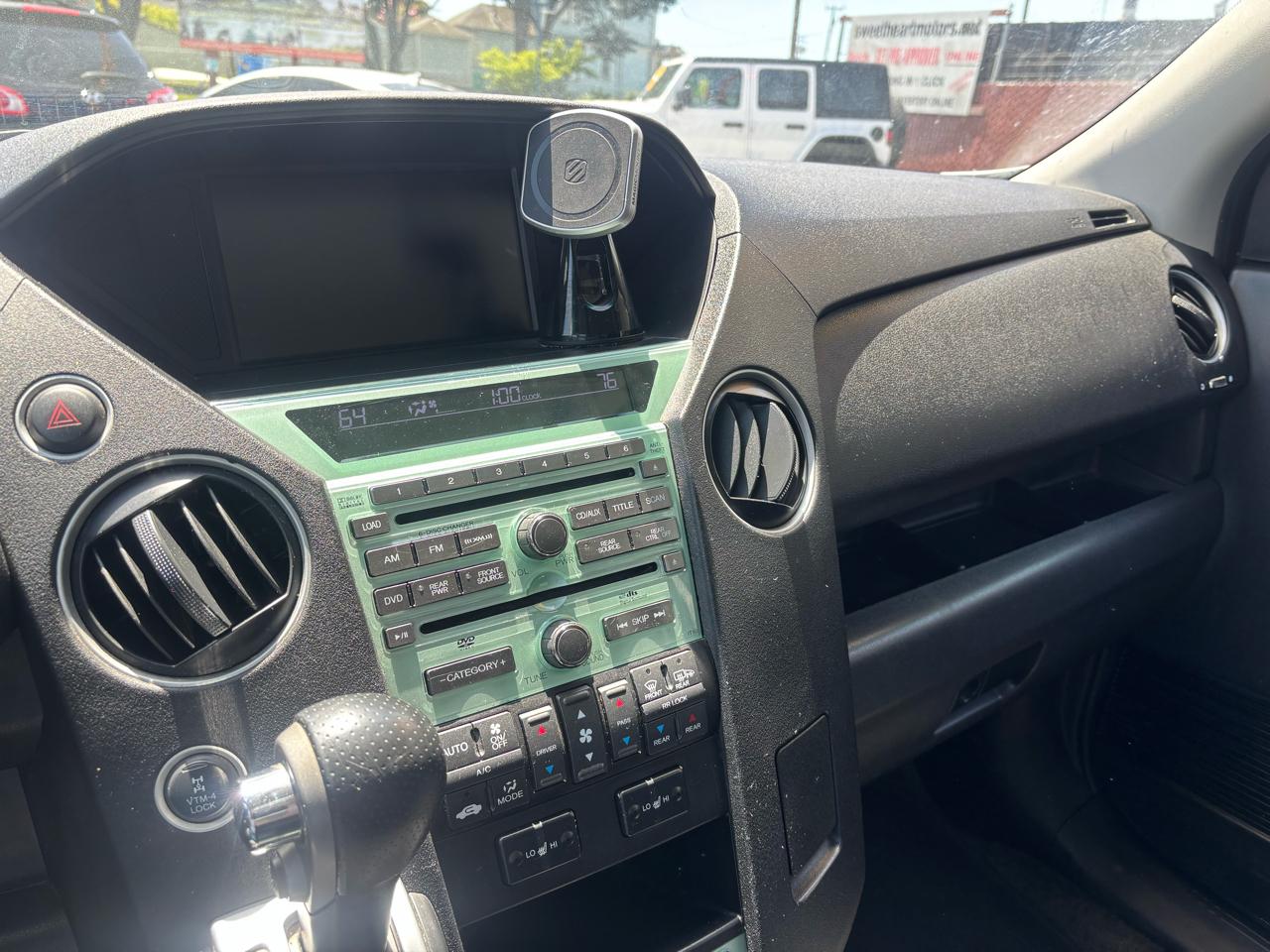 Honda Pilot Touring 4WD 5-Spd AT with DVD 2011