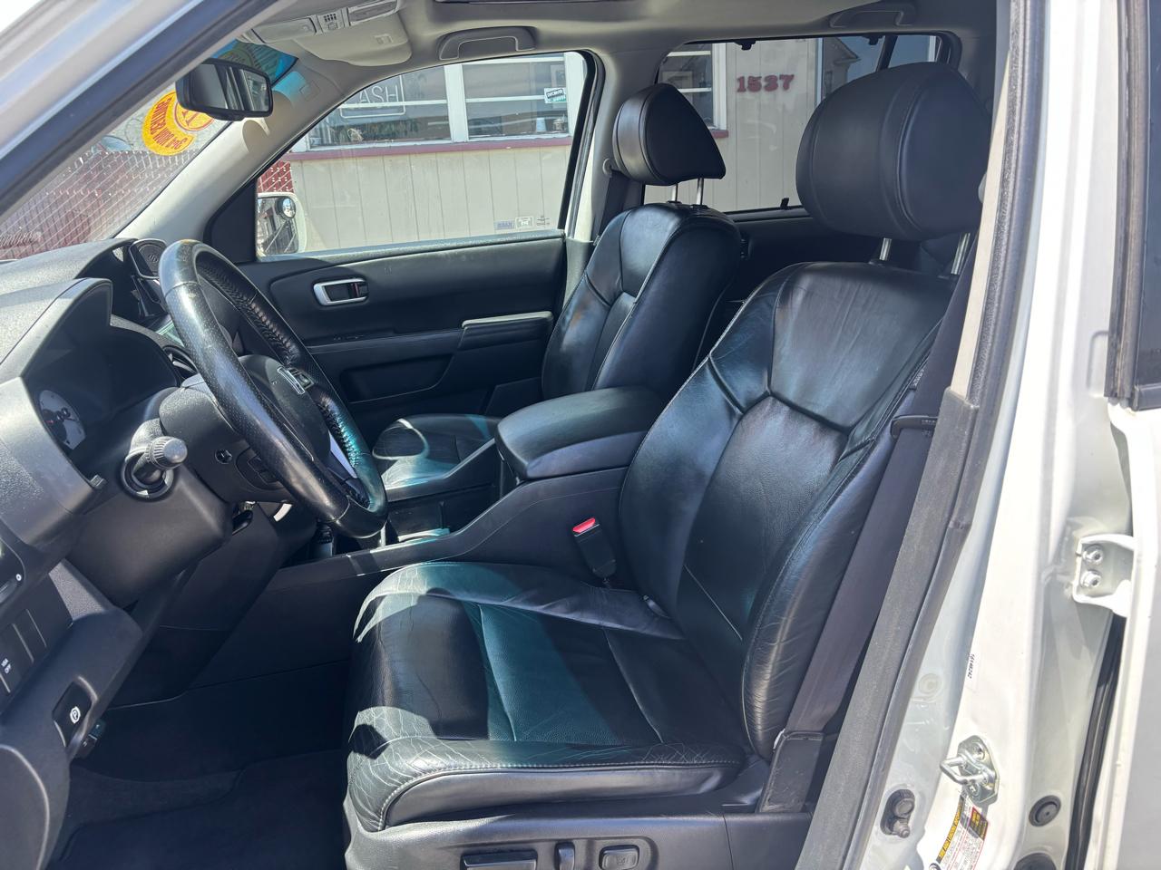 Honda Pilot Touring 4WD 5-Spd AT with DVD 2011