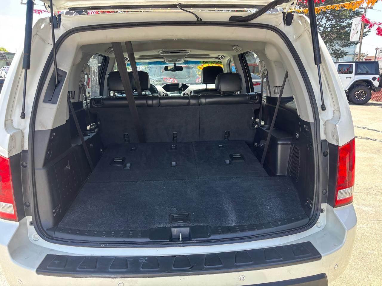 Honda Pilot Touring 4WD 5-Spd AT with DVD 2011