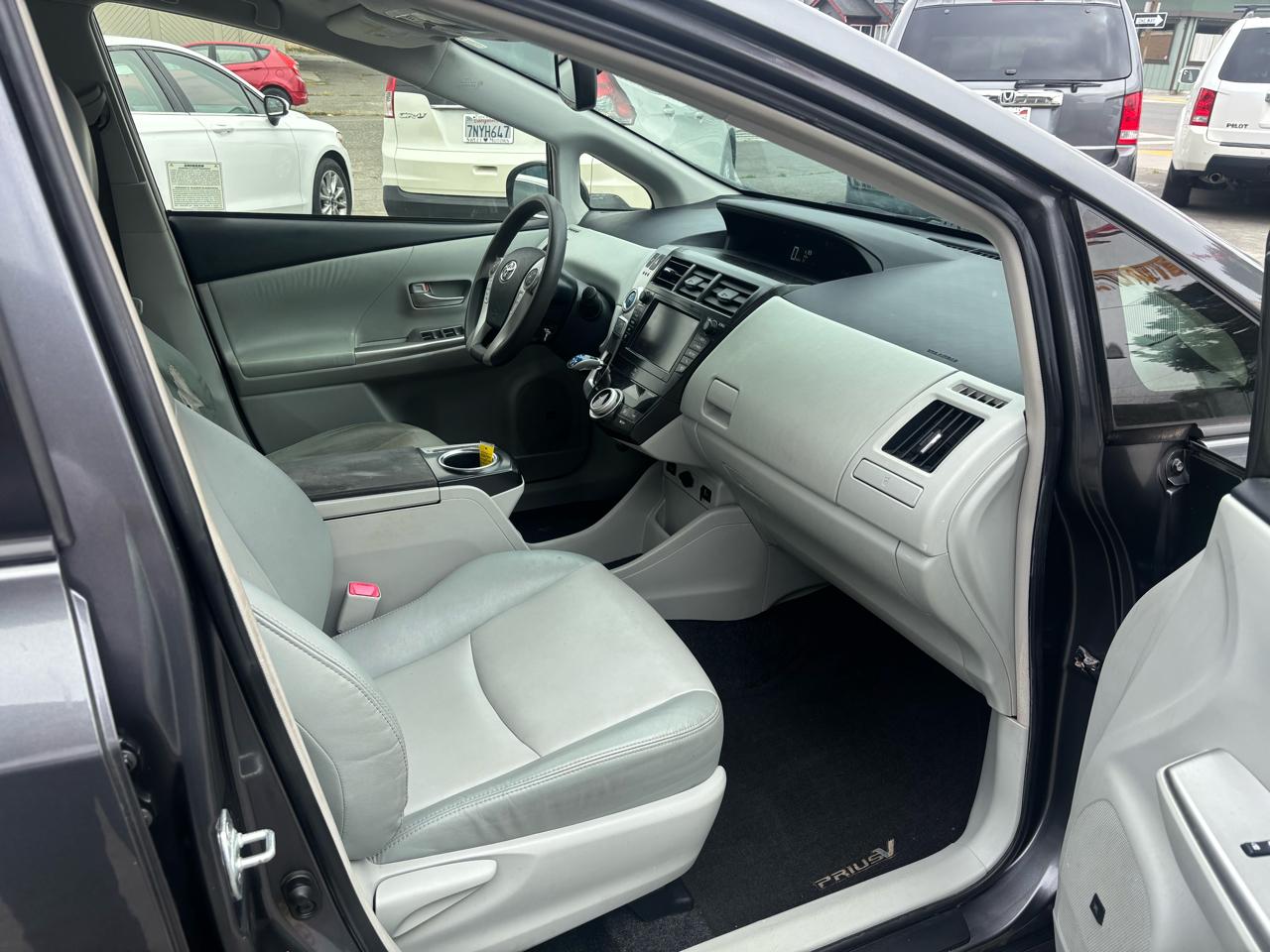 Toyota Prius V Five 2012