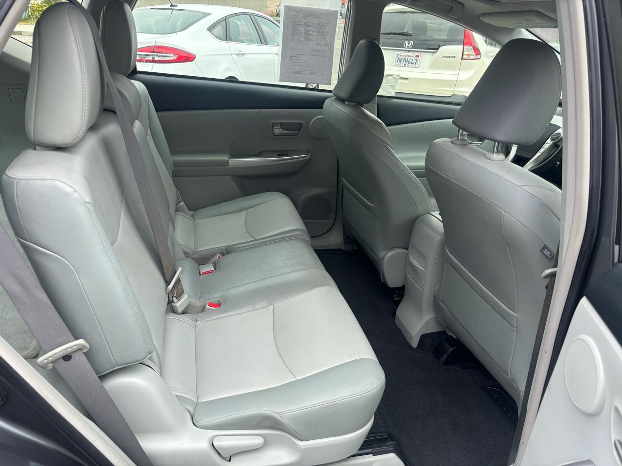 Toyota Prius V Five 2012