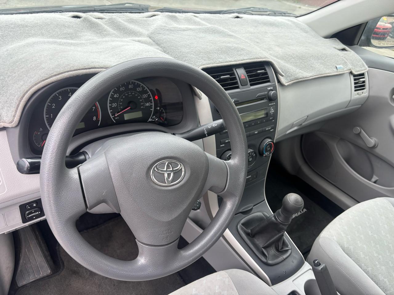 Toyota Corolla Base 5-Speed MT 2009