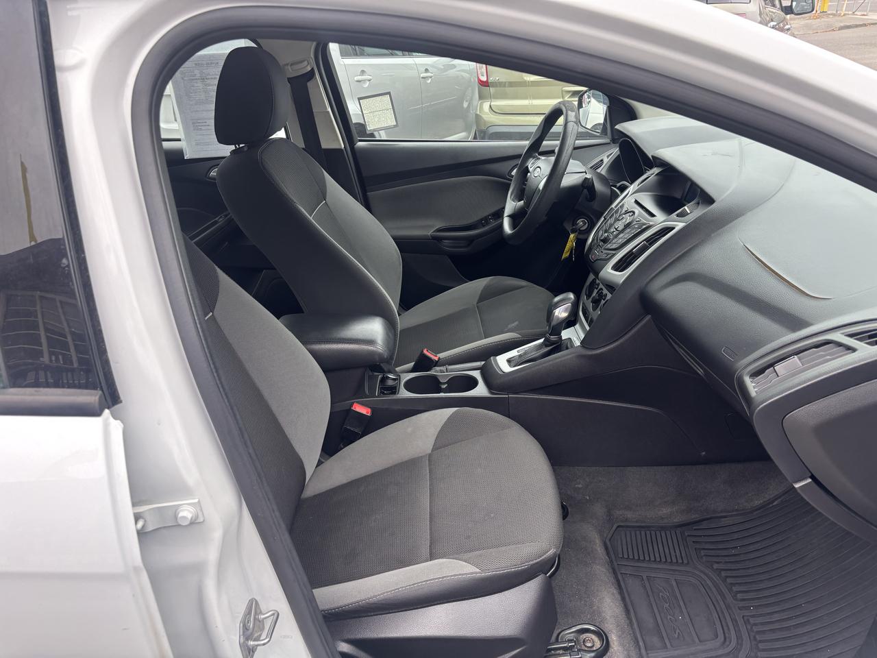 Ford Focus SE Sedan 2014